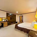 Dream Hotel 4*